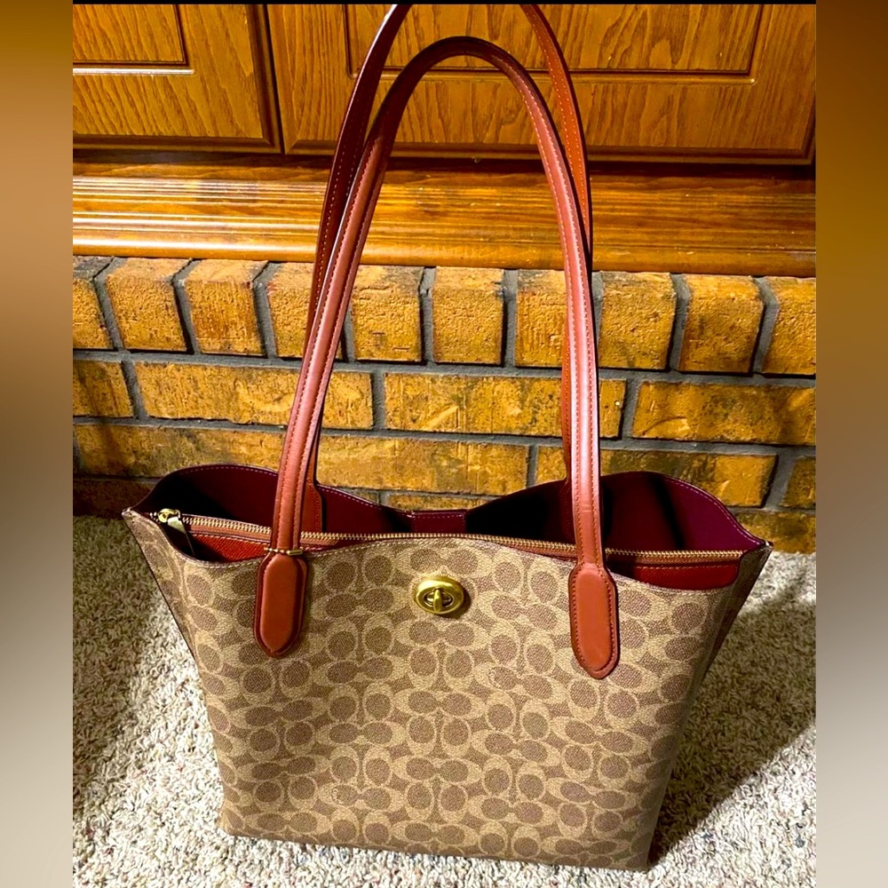 Coach Willow Tote in signature canvas